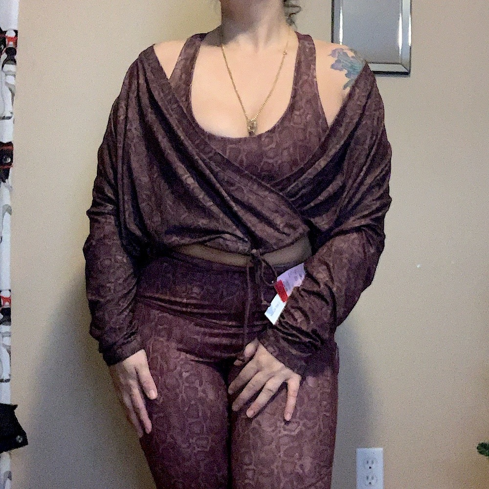 EVOLUTION & CREATION dark mauve leopard snake print 3 piece athletic lounge set